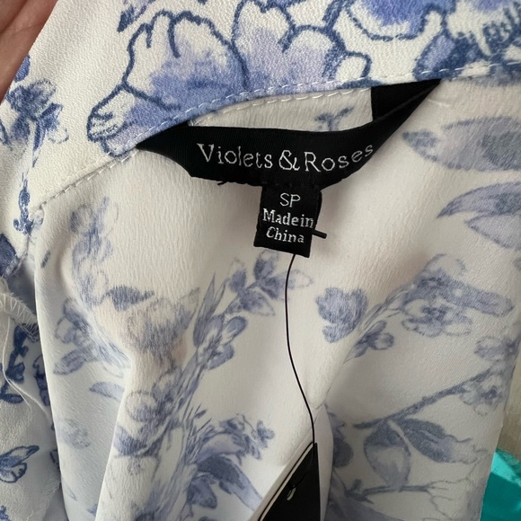 NWT Violets & Roses Stitch Fix Oprah Short Sleeve Floral Wrap Blouse Size: SP - Picture 9 of 9